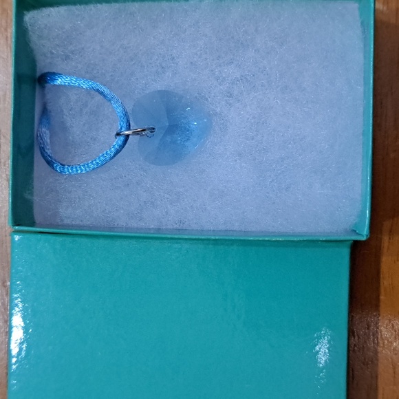 Cool Waterfall Crystal Heart Necklace - Picture 4 of 6